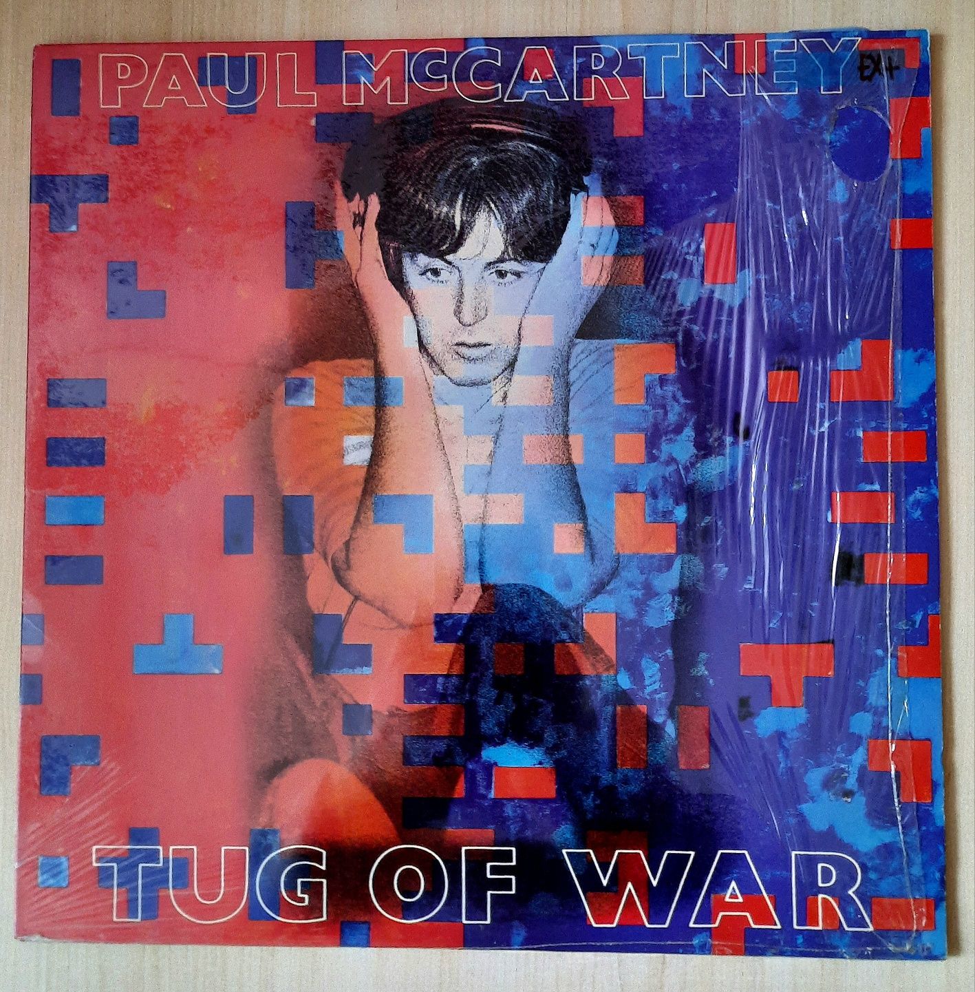 Продам виниловую пластинку Paul McCartney-Tug of War- 19 Apr 1982