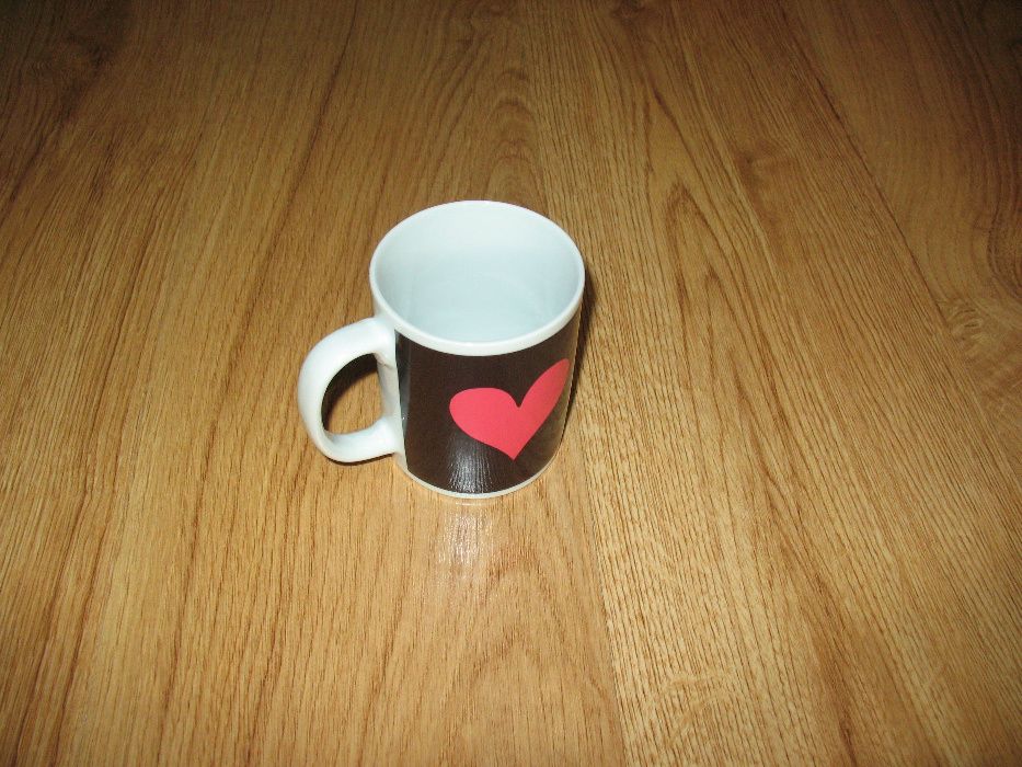Kubek czarny z sercem