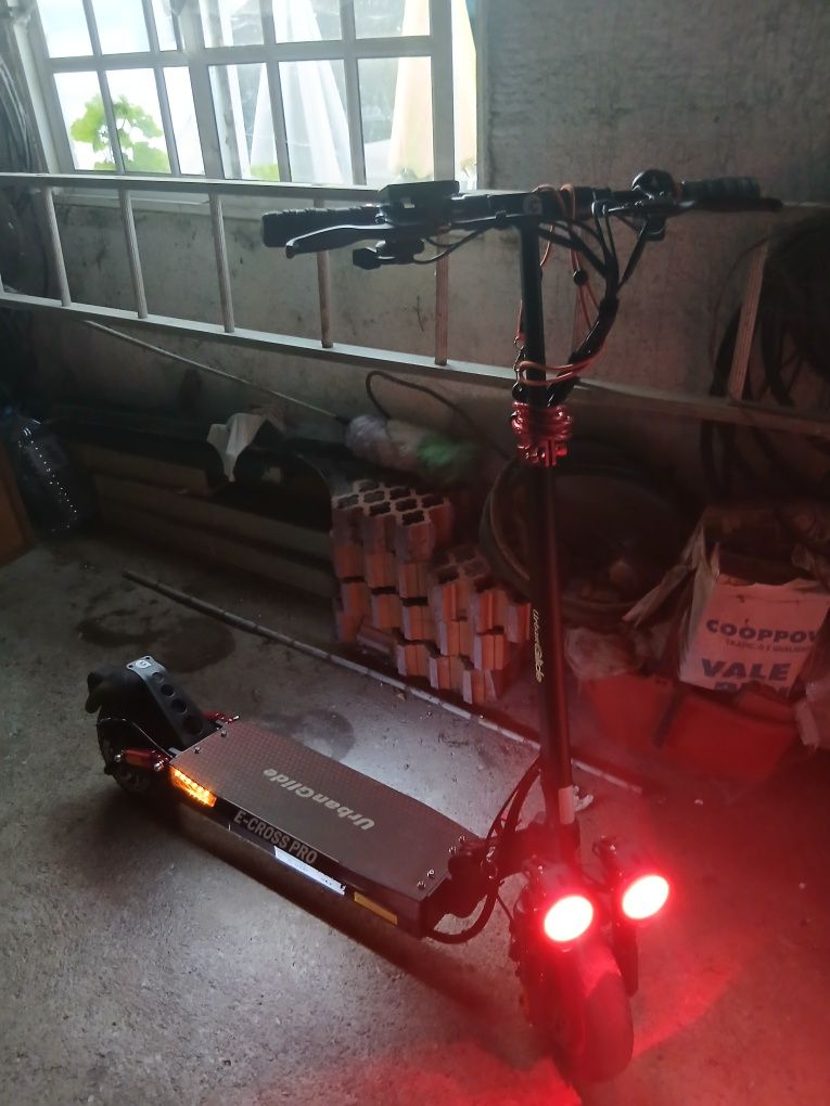 Trotinete urban glide E-cross pro