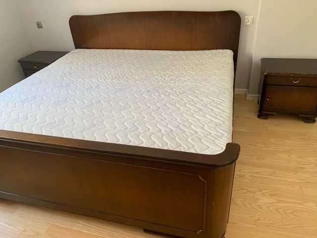 Łóżko chippendale z materacem , dwie szafki nocne - prawa, lewa