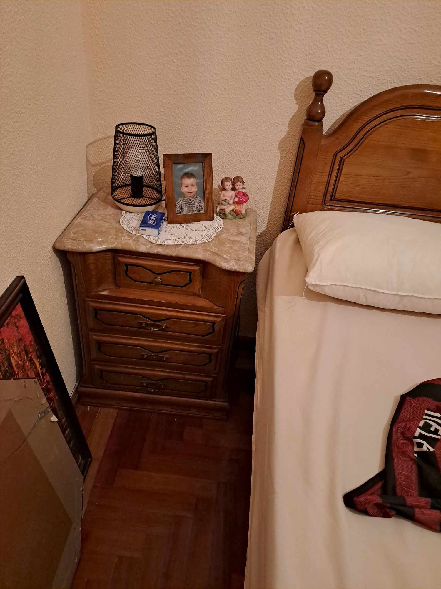 Quarto de Casal Completo em Pinho Massiço