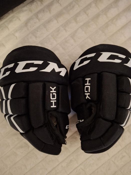 Sprzedam zestaw ochraniaczy hokejowych rozmiar 122-134