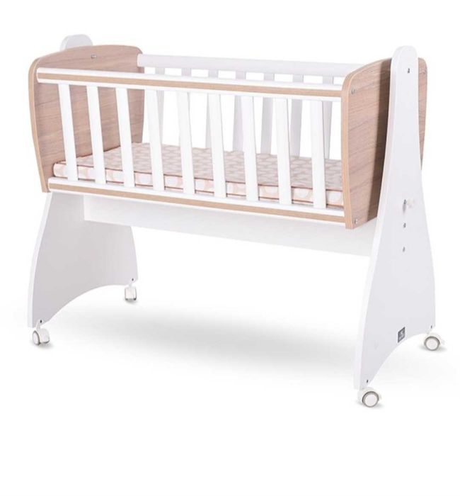 Berço de balanço e colchão