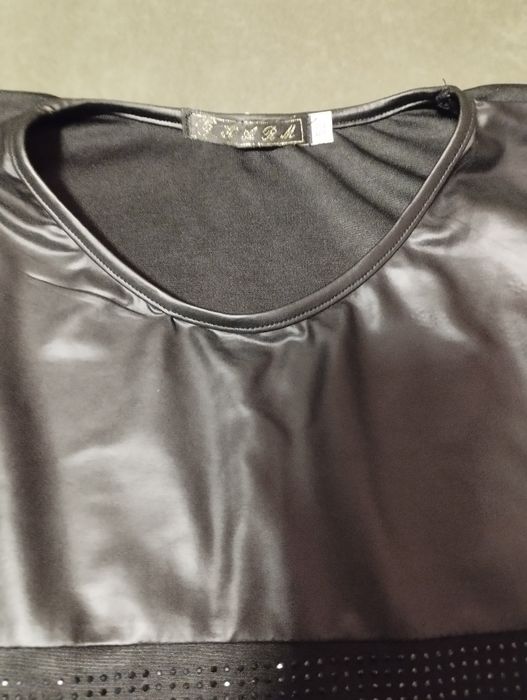 Стильна туніка з екошкіри