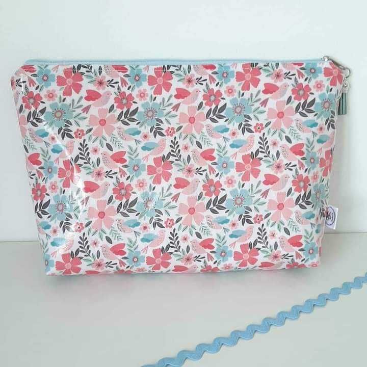 Conjunto necessaire e bolsa maravilha