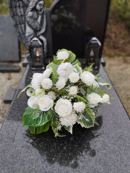 Stroik na grób cmentarz pomnik kompozycja wiązanka sztuczne chryzantem