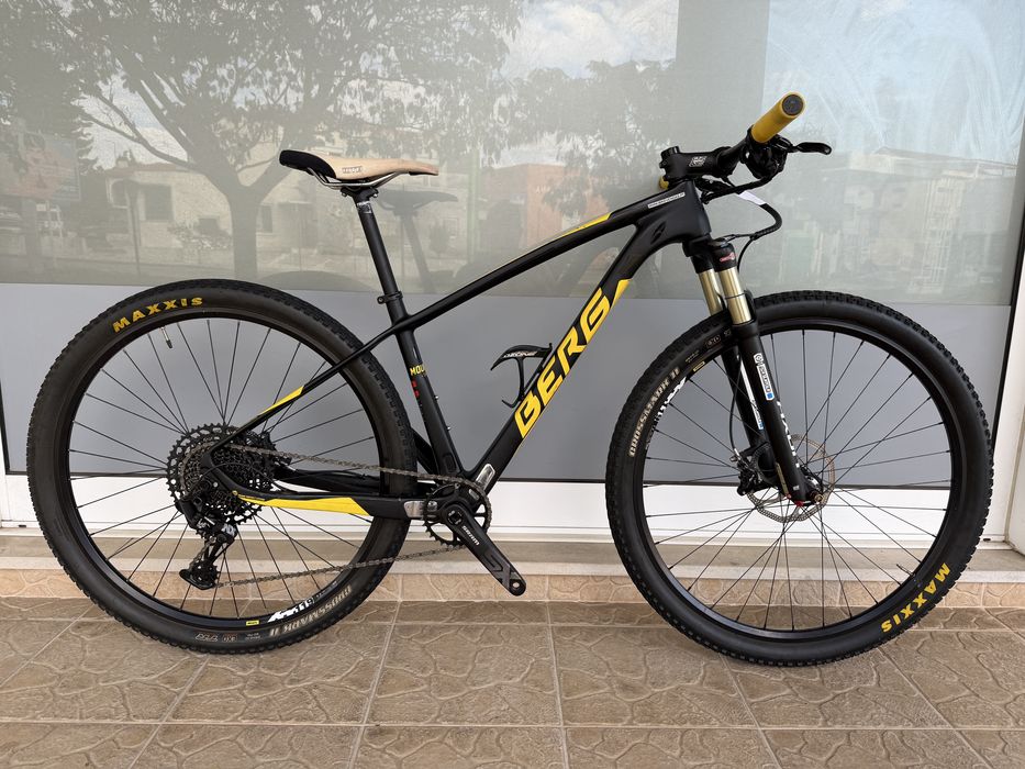Bicicleta de BTT roda 29 - carbono