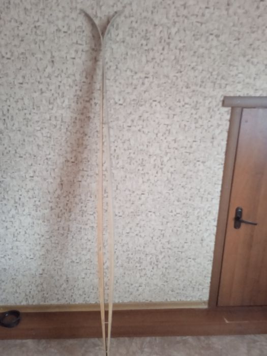 Продам лыжи беговые,деревянные,новые.