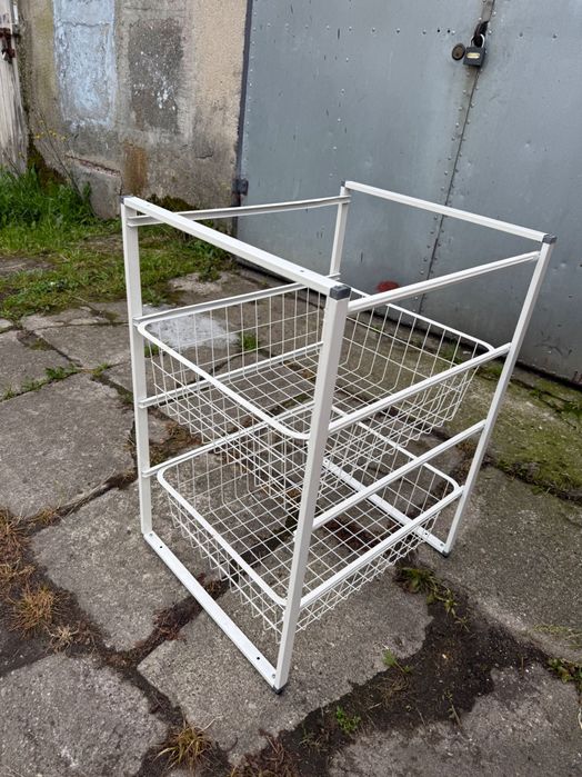 Regał metalowy z koszami