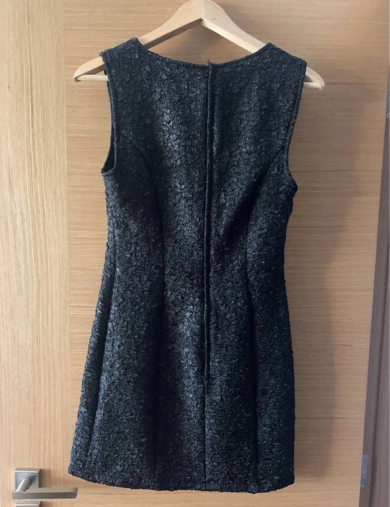 Vestido curto preto com brilho