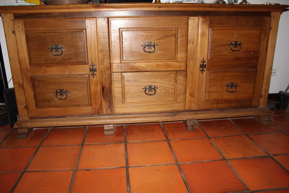 comoda em castanho velho maciço