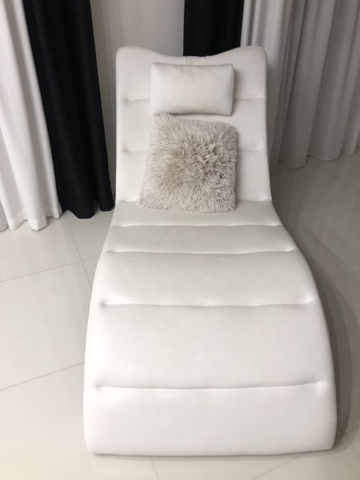Lezak sofa ze skory