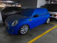 Mini-Cooper em PVC - Escala real - Com tomada energia