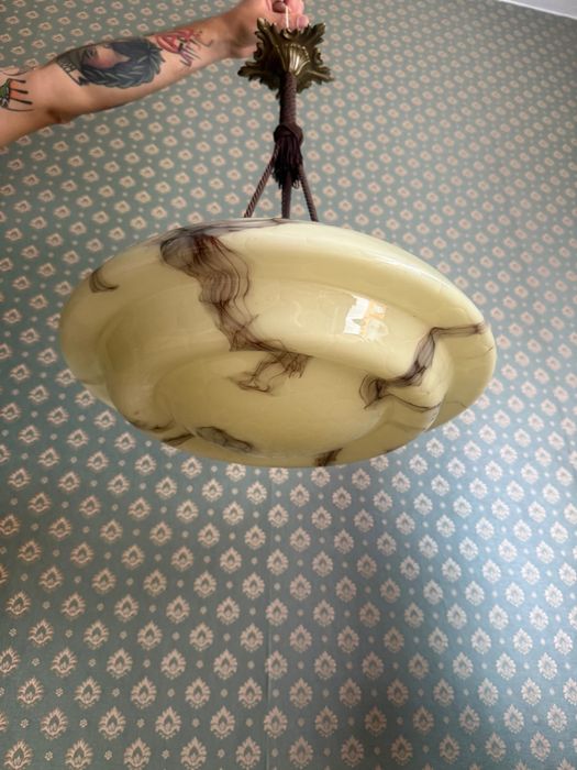 Ampla art deco stara lampa wisząca ufo żyrandol antyk kremowa marmurek