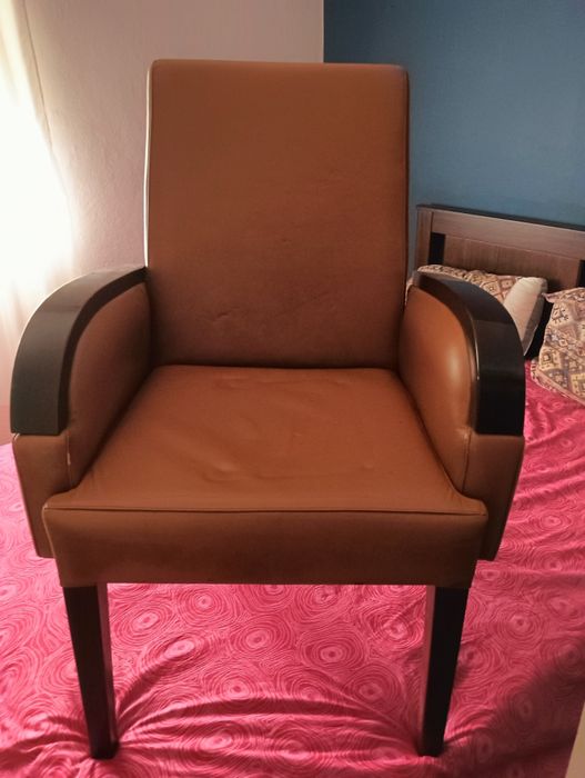 Cadeirão em pele