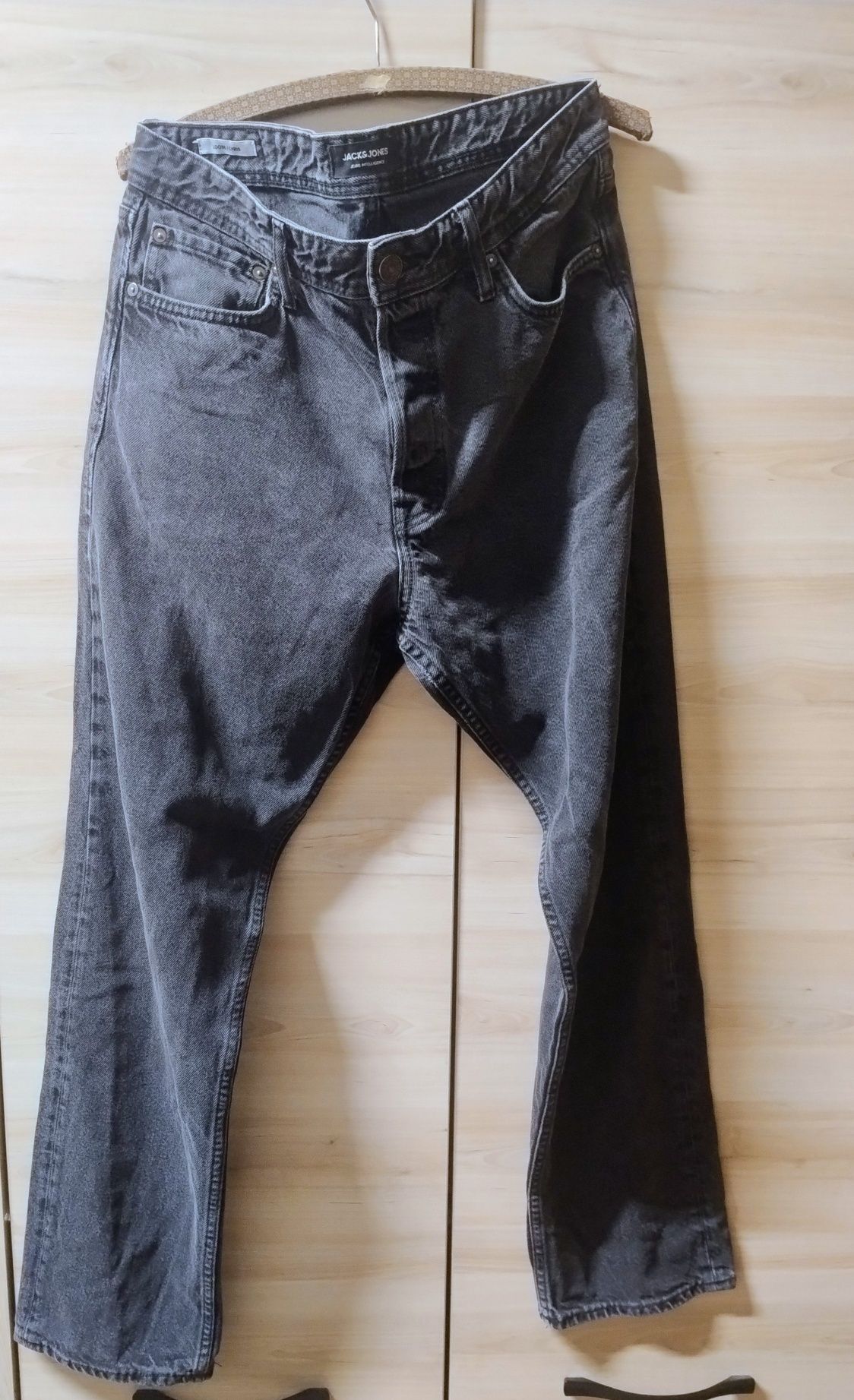 r. 32 Jack & Jones Czarne męskie spodnie z jeansu