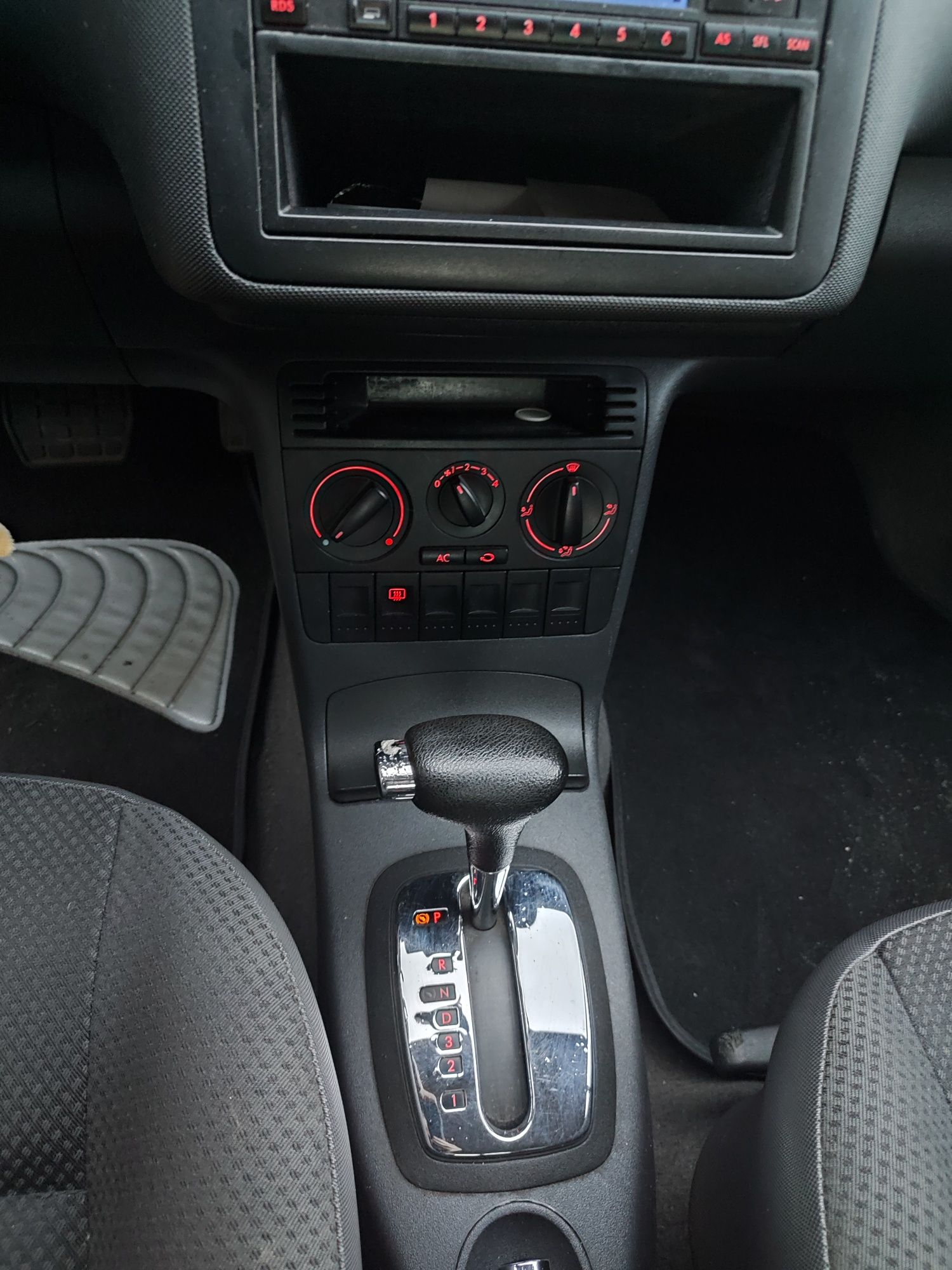 Volkswagen Polo benzyna automatyczna skrzynia biegów klimatyzacja