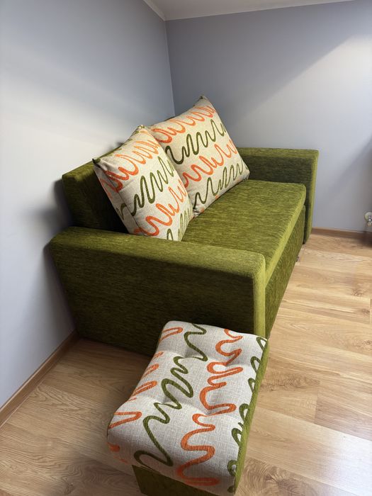 Kanapa rozkładana i pufa