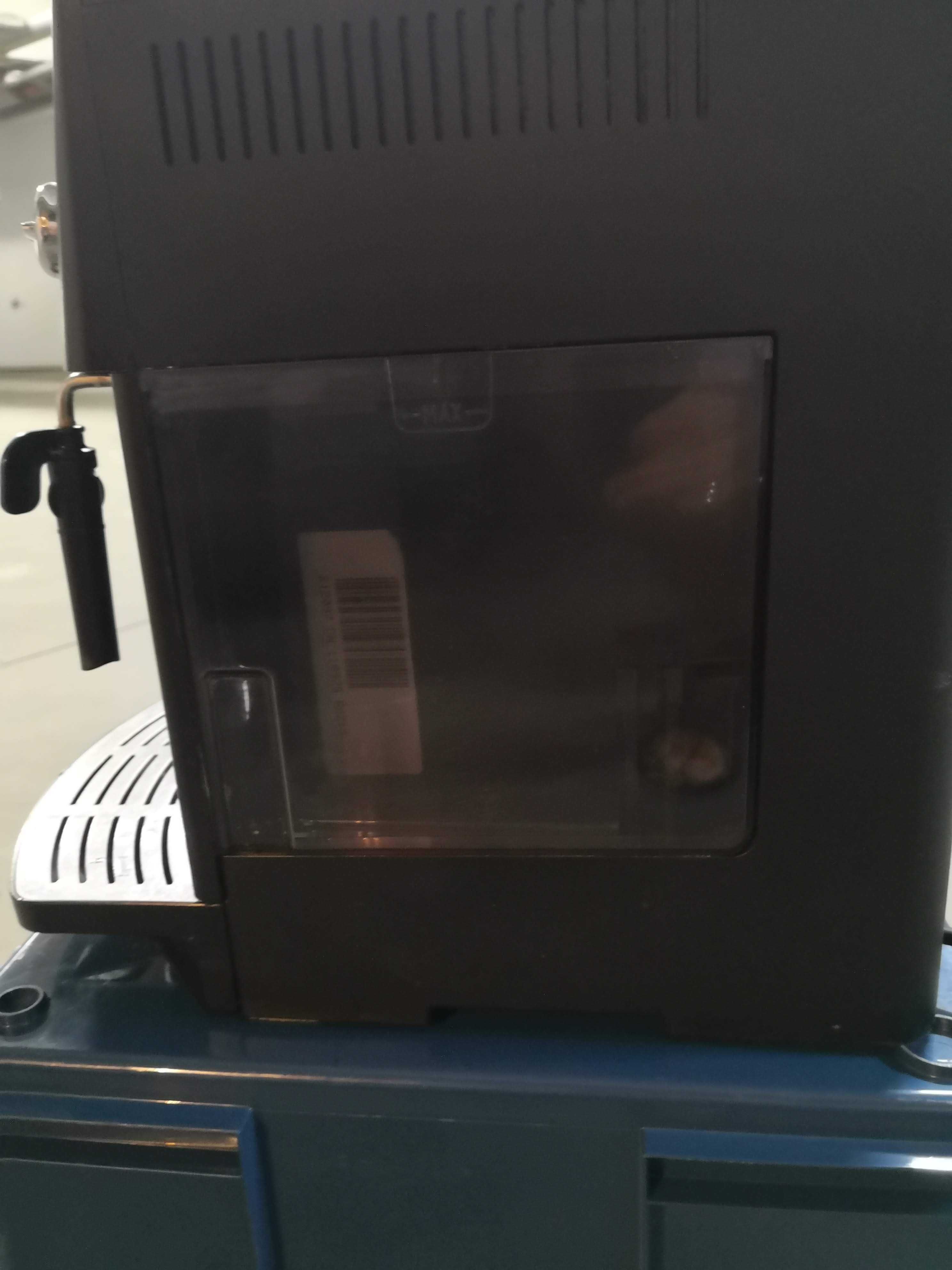 Ekspres ciśnieniowy DeLonghi Magnifica ESAM 3000B niesprawny