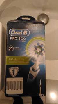 Oral B Pro 600 (Nova na caixa)