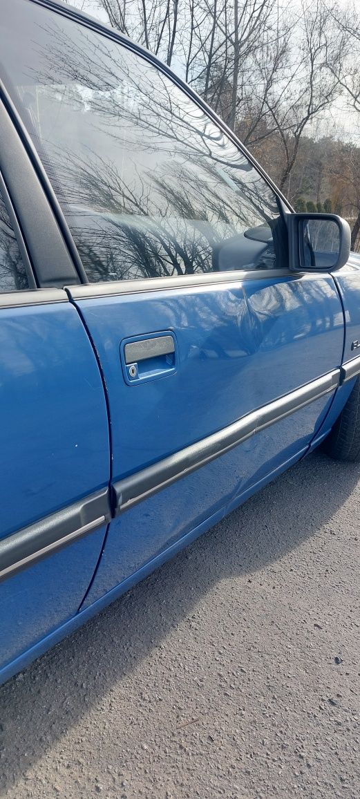 Опель омега 1.8  Opel Omega