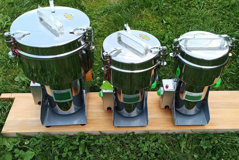 Великий,професійний млин,дробарка,подрібнювач,гріндер на 5000 грам.