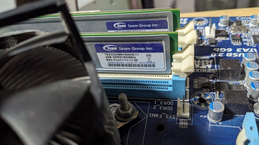Комплект 1156 (материнка, i3-540 box, 2*2Гб DDR3)