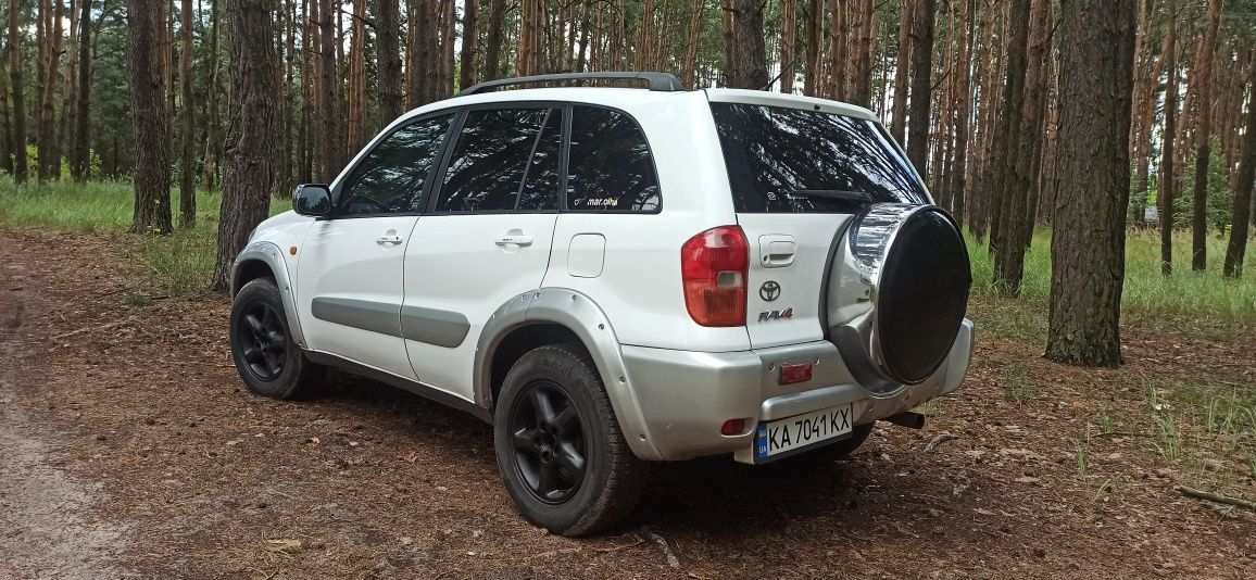Toyota rav 4. 2 покоління
