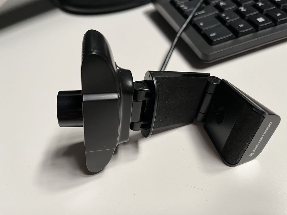 Computador + ecra + camara +…