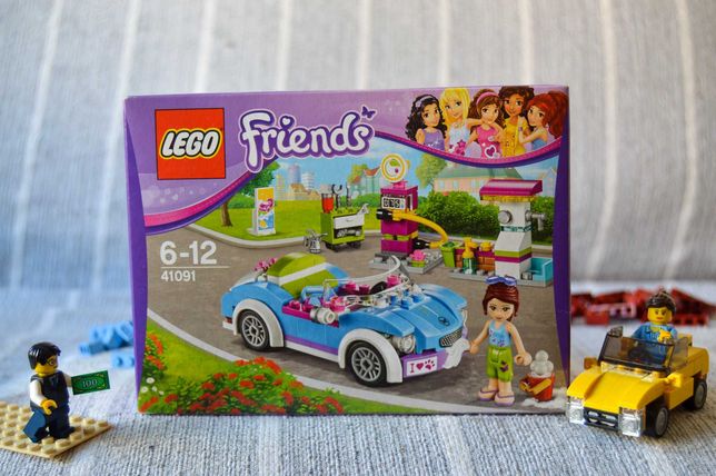 LEGO Friends - Carro Descapotável e Quiosque