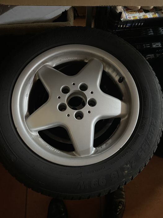 4 jantes mercedes com pneus