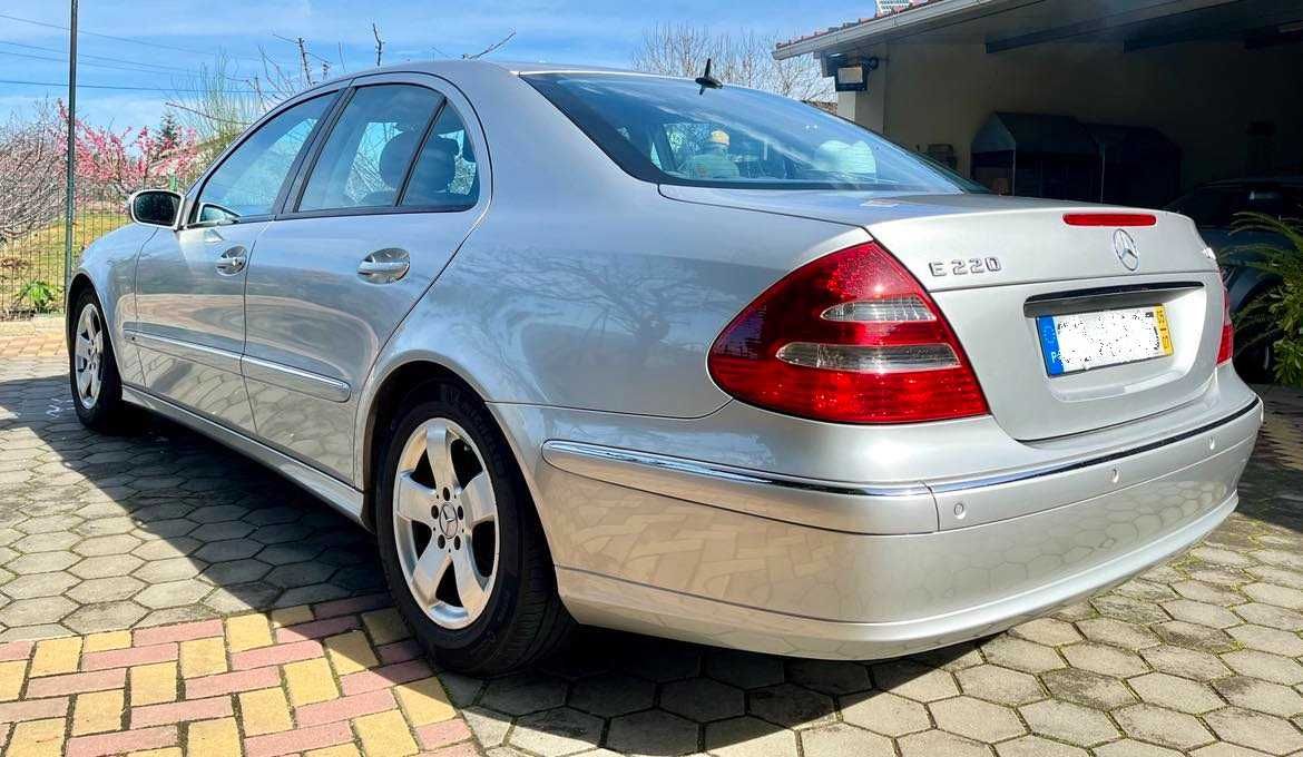 OPORTUNIDADE - Mercedes-Benz 220 classe E (carro de garagem)