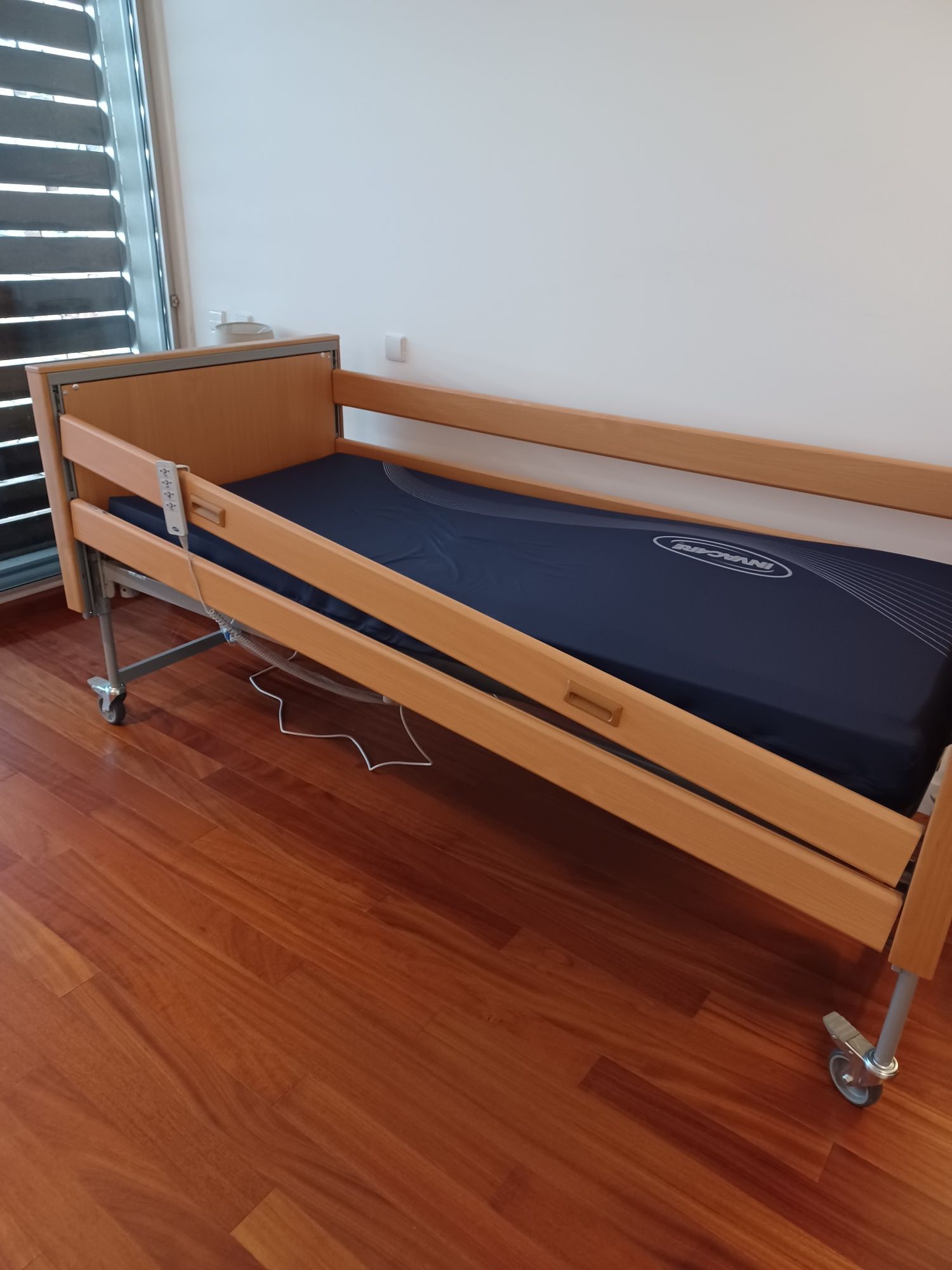 Cama hospitalar Invacare
