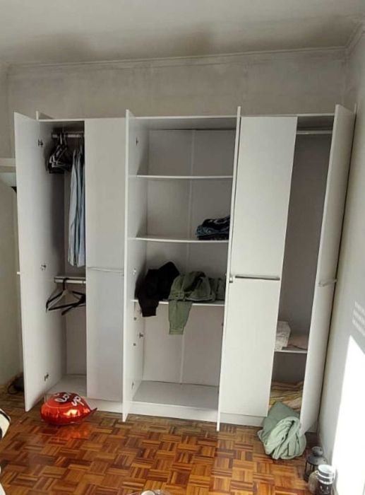 Roupeiro recente com pouco uso