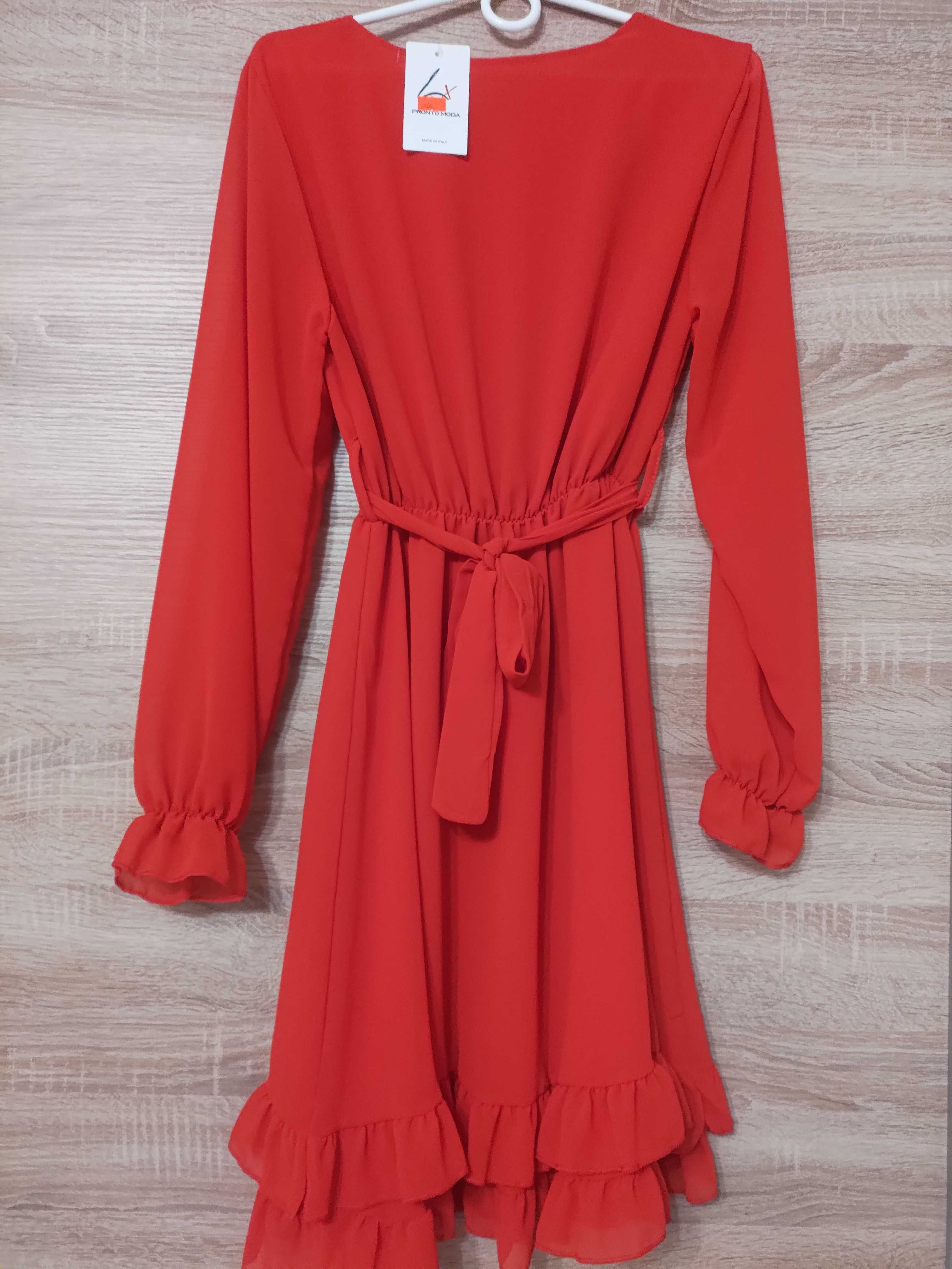 Czerwona nowa sukienka