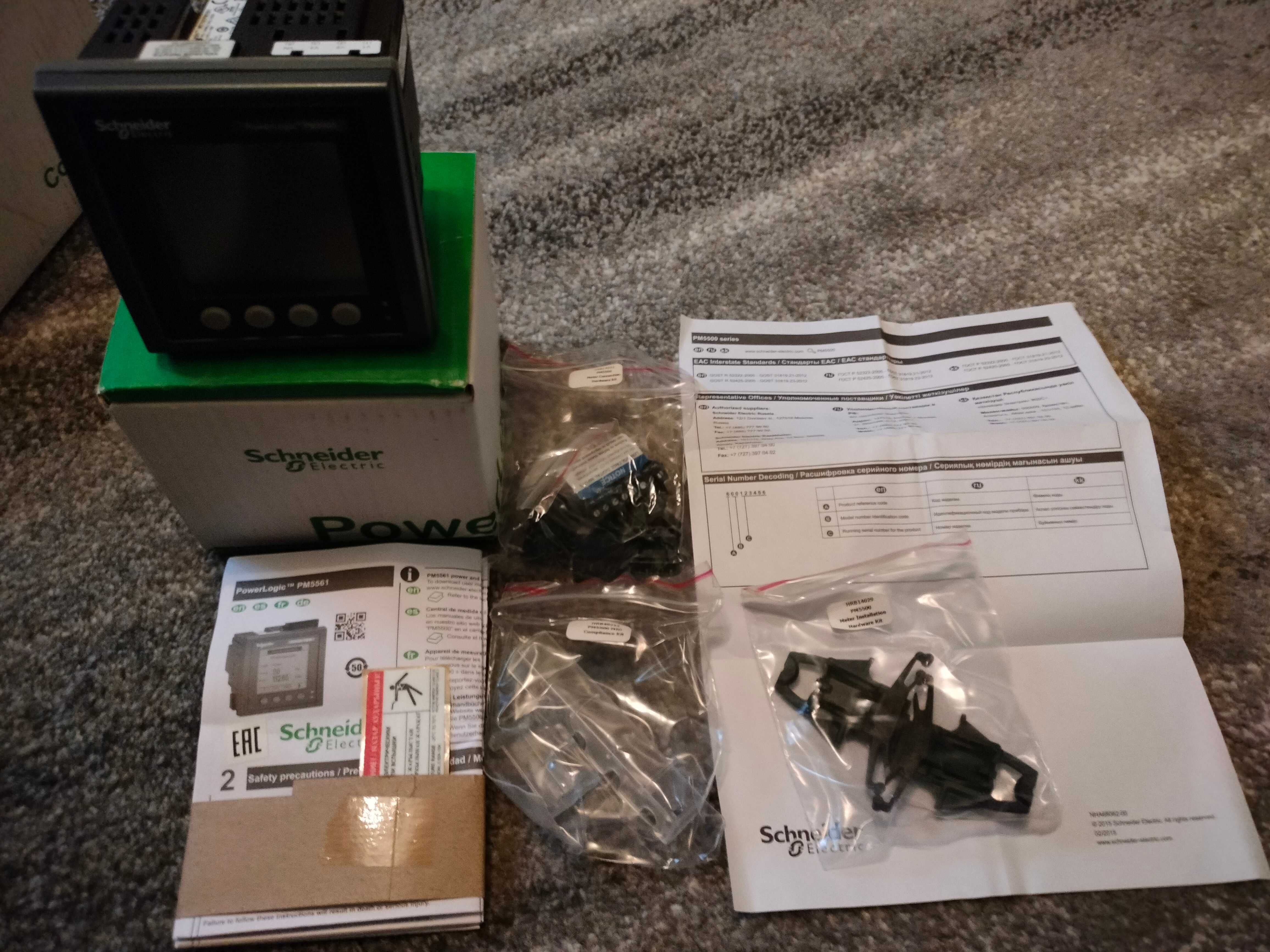 Miernik parametrów sieci Schneider Electric