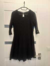 Koronkowa sukienka mała czarna