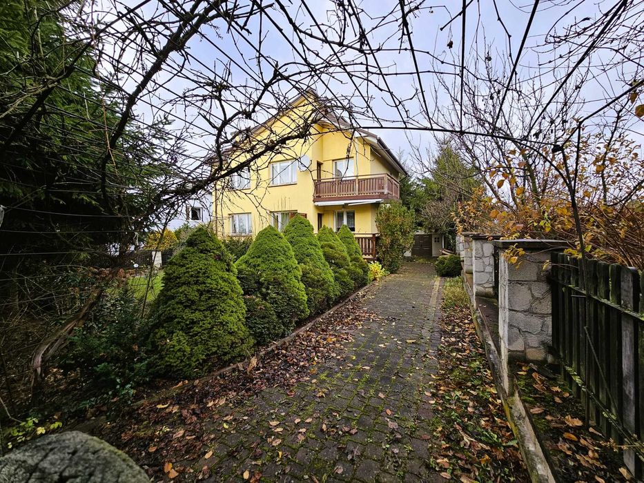 Przestronny dom 200m² z potencjałem (piwnica 100m² + strych)