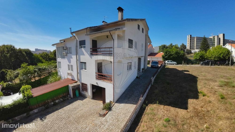 Moradia T4 para venda