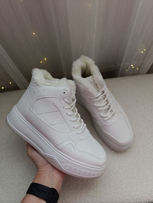 Черевики кросівки зимові розмір 37 38 39