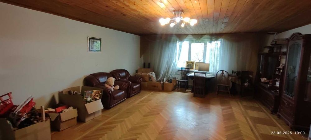 Продаж двох будинків 900 та 300 кв.м., фасад. Бортничі, Переяславська