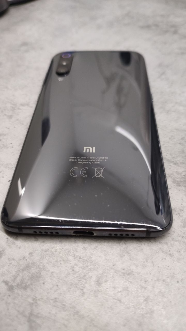 Xiaomi mi9 6/128 Gb в ідеальному стані