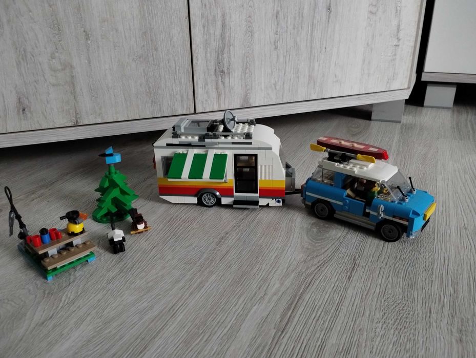 LEGO 31108 Creator 3w1 - Wakacyjny kemping z rodziną