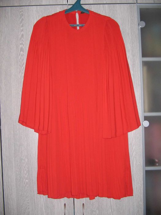 Платье алое ZARA