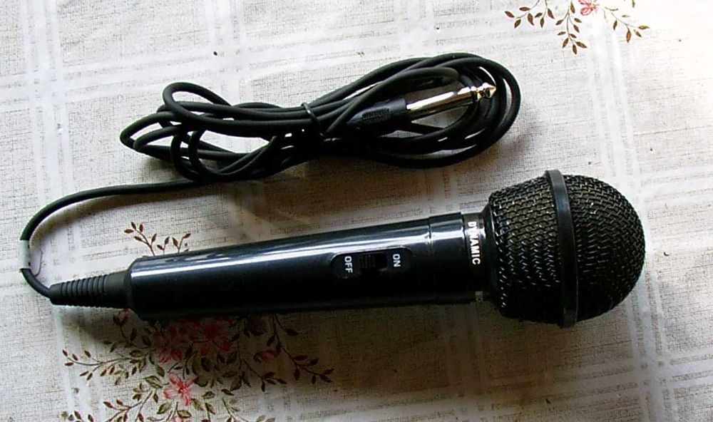 Mikrofon dynamiczny z kablem,karaoke.