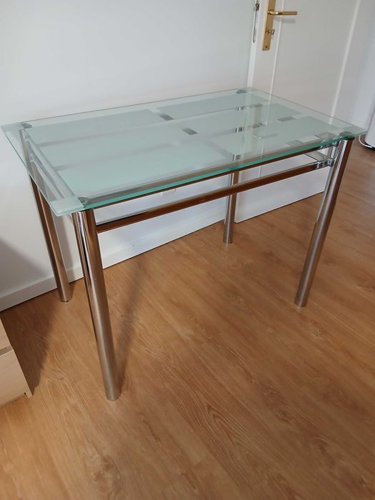Mesa de vidro e 4 cadeiras