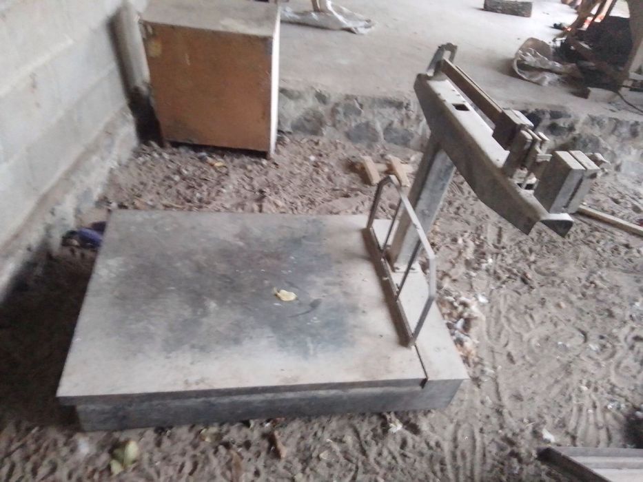 Ваги механічні 1000 кг. Ціна 3100.