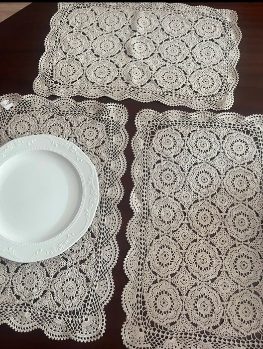 Três naperons novos em crochê