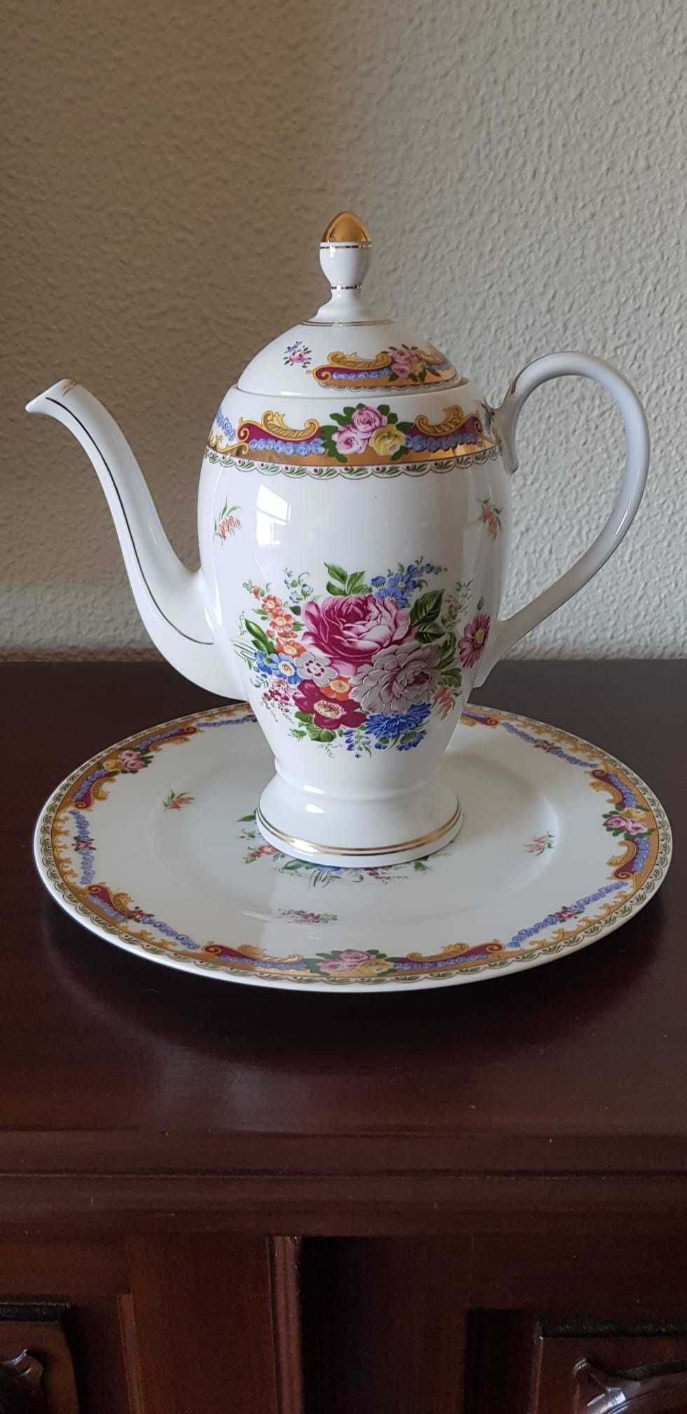 Conjunto de duas peças em porcelana