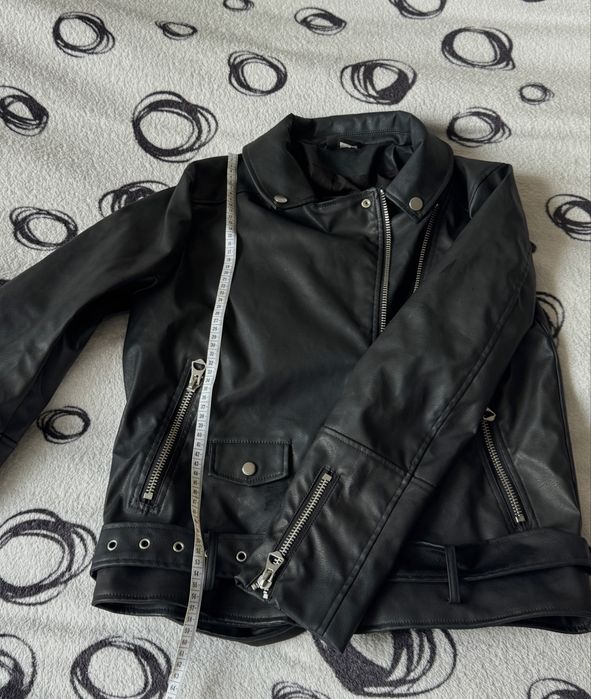 Жіноча кожанка , ідеальний стан